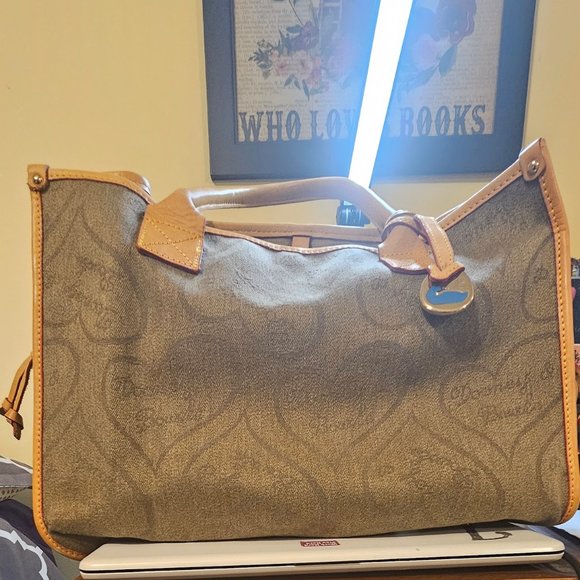 Dooney and Bourke Tote Bag - Picture 1 of 2